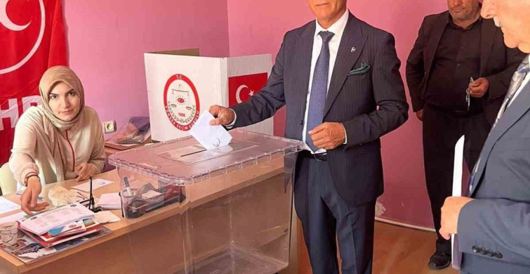 Şahin Yaman, MHP Patnos ilçe başkanı seçildi