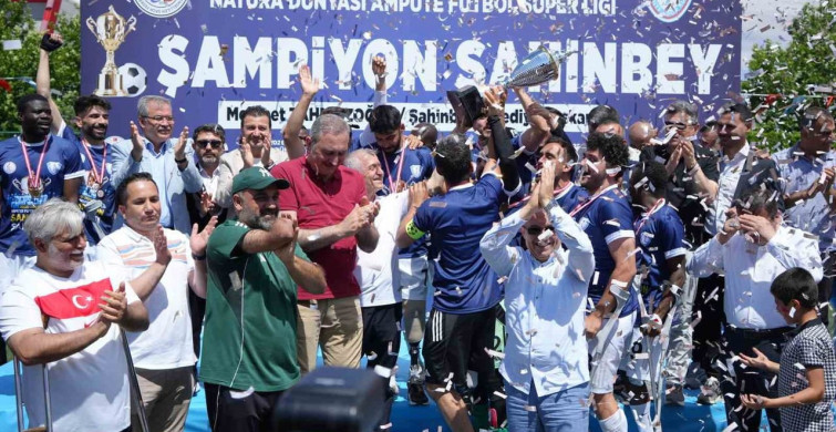 Şahinbey ampute futbol takımı şampiyonluk kupasını kaldırdı