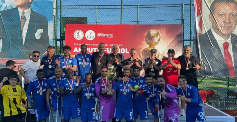 Şahinbey Ampute futbol takımı sezonu üç kupayla tamamladı