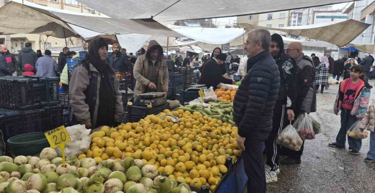 Şahinbey Belediye Başkanı Mehmet Tahmazoğlu Güneykent Semt Pazarını Ziyaret Etti