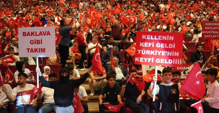 Şahinbey'de milli takım heyecanı dualarla başladı