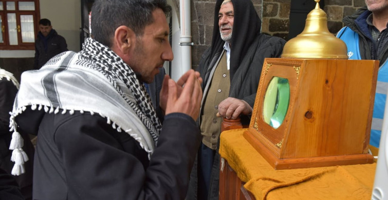 Sakal-ı Şerif, Adıyaman ve Şanlıurfa'da Kadir Gecesi İçin Ziyarete Açıldı