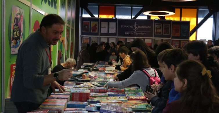 Sakarya'da Çocuk Edebiyatı Fuarı Başladı