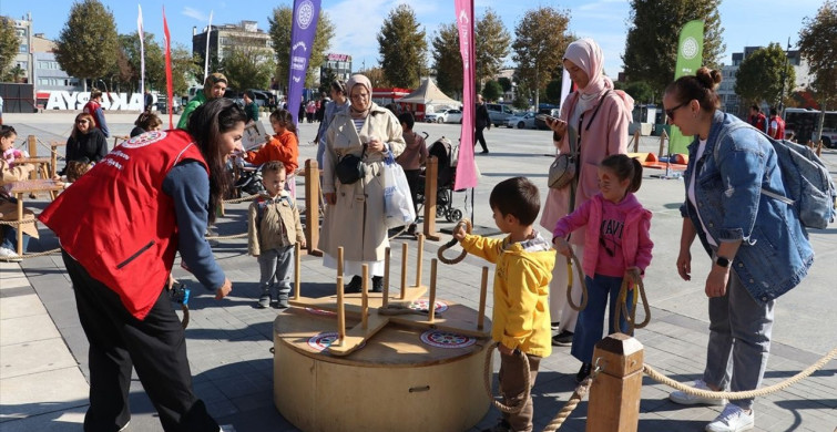 Sakarya'da Geleneksel Oyunlar Tırı Etkinliği Büyük İlgi Gördü