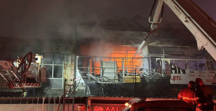 Sakarya'da Hırdavat Dükkanında Yangın Kontrol Altına Alındı