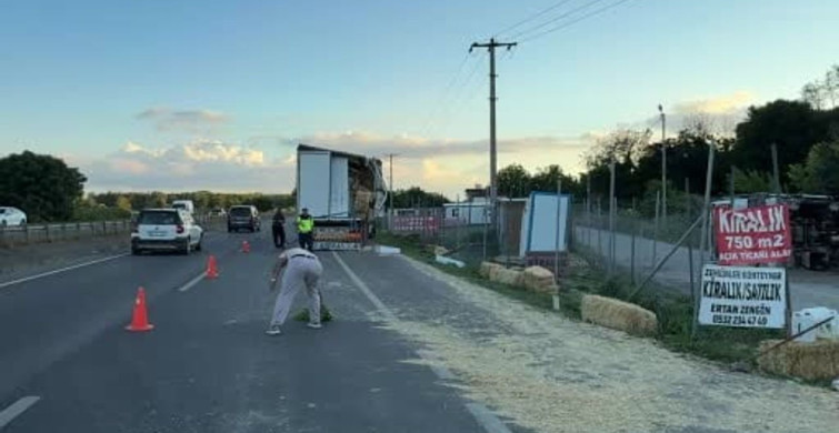 Sakarya'da tır ile çarpışan işçi midibüsü devrildi: 13 yaralı