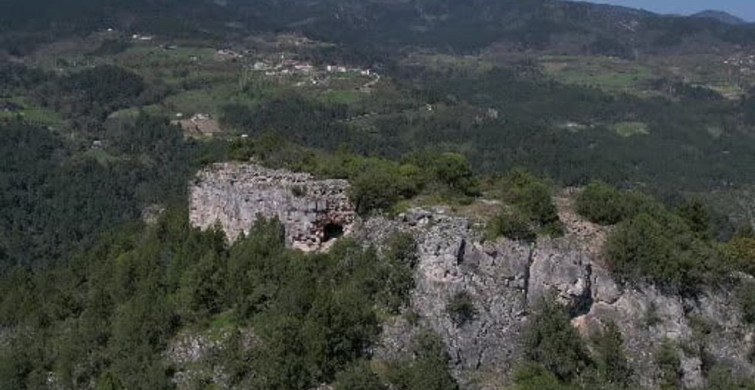 Sakarya'daki Paşalar Kalesi'nin Definecilerle Mücadelesi