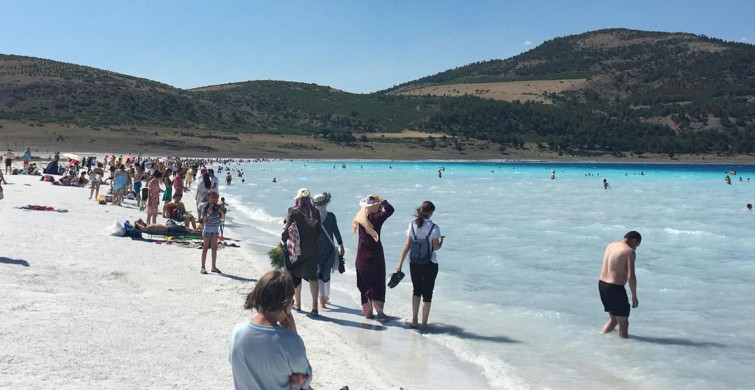 Salda Gölü'nde Bayram Tatili Yoğunluğu Yaşanıyor!