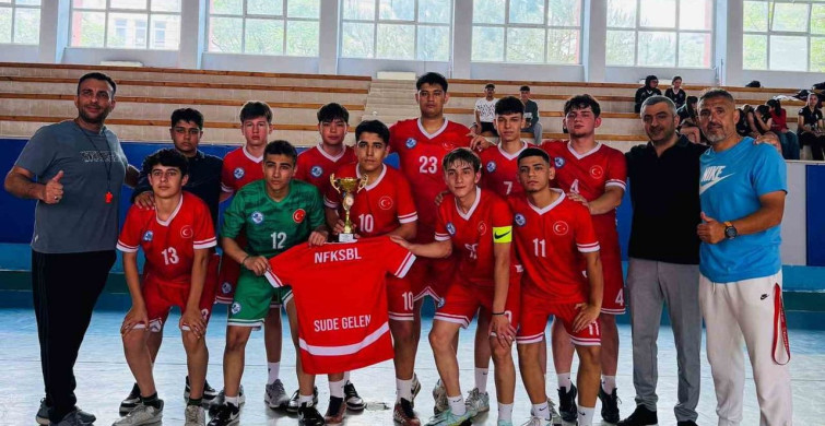 Salihli Sosyal Bilimler Lisesi Futsal Turnuvasında Çifte Şampiyonluk Elde Etti