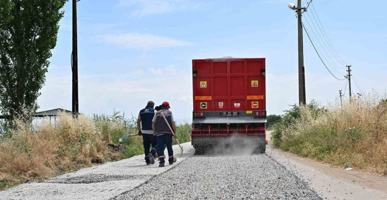 Salihli'de 5 Mahalleyi Birleştiren Yol Yenilendi