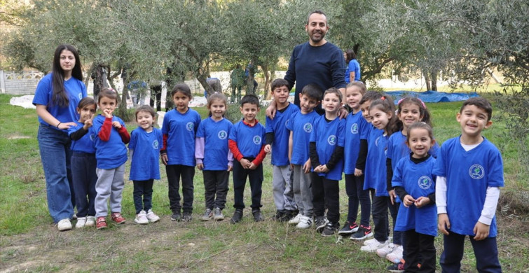 Salihli'de Anasınıfı Öğrencileri Zeytin Toplayıp Zeytinyağı Üretti