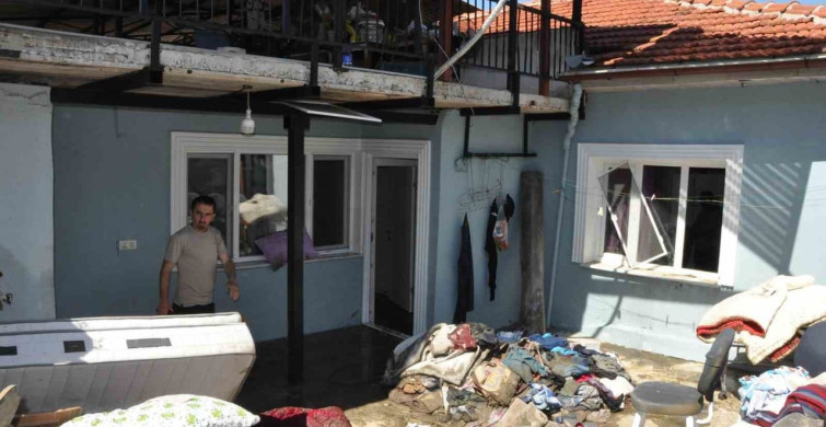 Salihli'de sağanak yağış sonrası sel baskını yaşandı