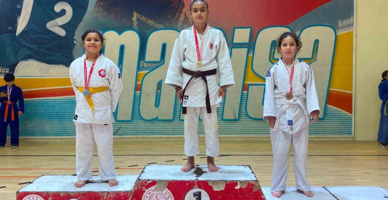 Salihli’den 21 madalyalık başarı