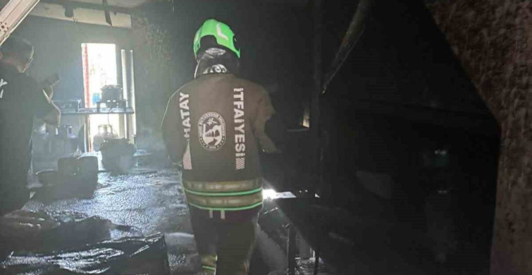 Samandağ'da Yangın: Bir İş Yeri Alevlere Teslim Oldu