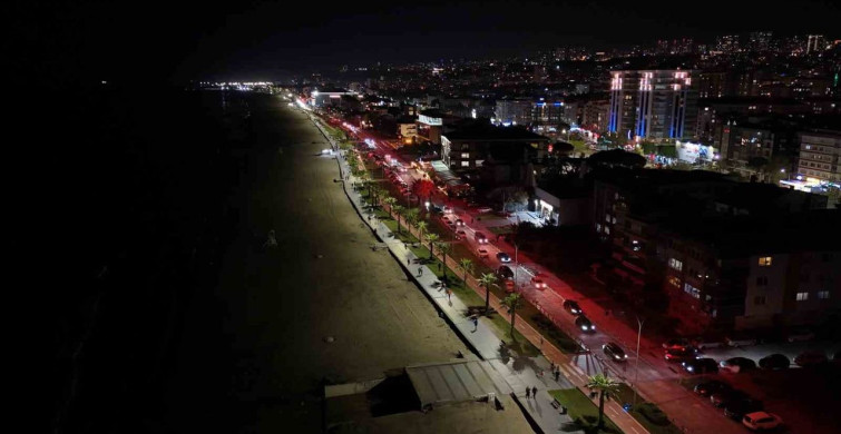 Samsun'da 19 Mayıs Bayramı İçin Kırmızı Beyaz Aydınlatma