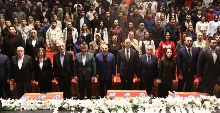 Samsun'da 'Dijital Gençler, Teknolojik Şehirler' Söyleşisi