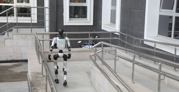 Samsun'da 'Fastman Canik' İsimli İnsansı Robota Temsili Kimlik Verildi