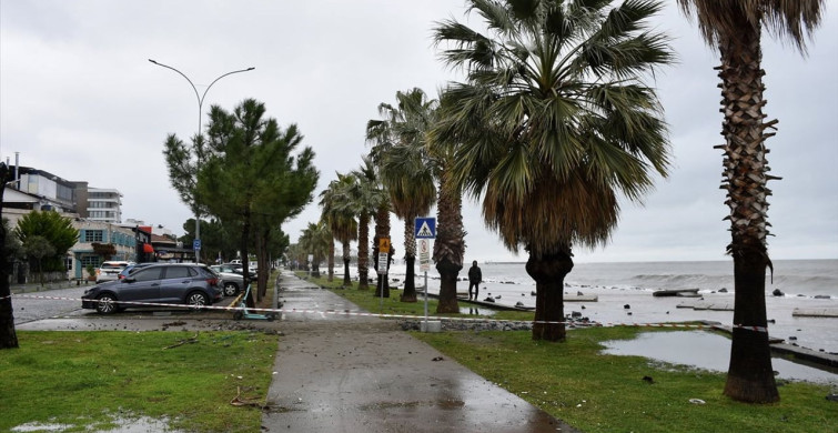 Samsun’da Fırtına ve Sağanak Yağış Hayatı Olumsuz Etkiledi