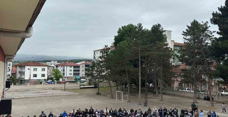 Samsun'da gerçekleştirilen '1 dakikada 1 hatim, 1 dakikada 1 meal' etkinliği