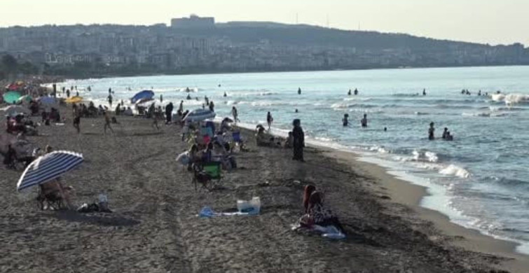 Samsun'da hava sıcaklığı arttı, vatandaşlar denize akın etti