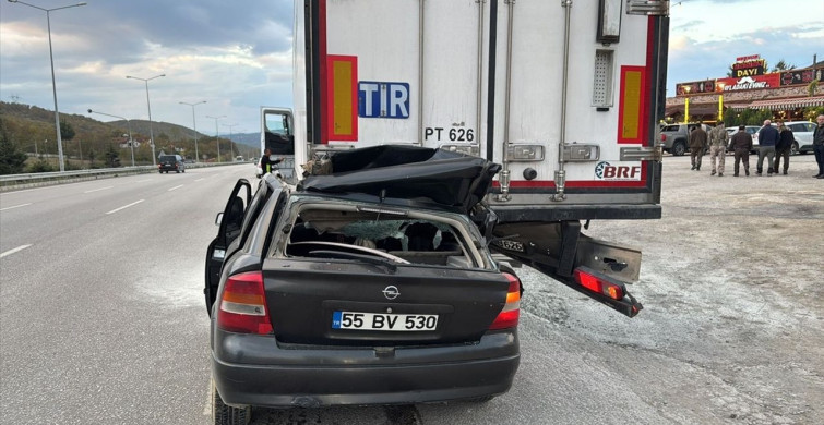 Samsun'da Kaza: Otomobil Tıra Çarptı, Sürücü Hayatını Kaybetti Samsun'da Kaza: Otomobil Tıra Çarptı, Sürücü Hayatını Kaybetti
