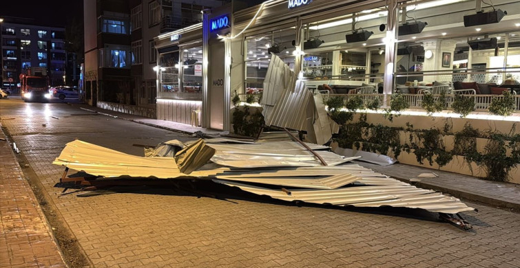 Samsun'da Kuvvetli Rüzgar Çatıyı Uçurdu