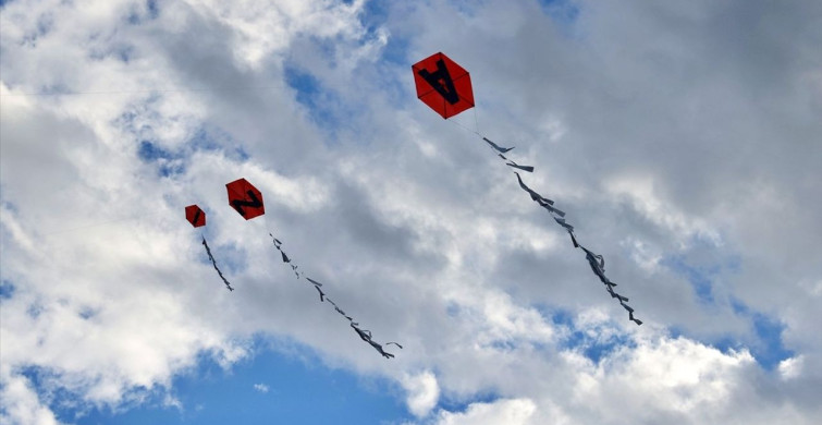 Samsun'da LÖSEV Uçurtma Şenliği: 'Atam İzindeyiz' Temasıyla Coşku Dolu Anlar Samsun'da LÖSEV Uçurtma Şenliği: 'Atam İzindeyiz' Temasıyla Coşku Dolu Anlar