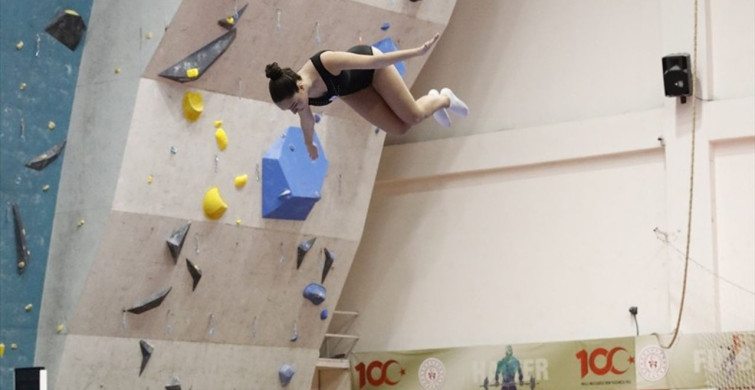 Samsun'da Trampolin Cimnastik Kulüpler Arası Türkiye Şampiyonası Başladı