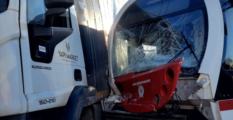 Samsun'da Tramvay ile Kamyon Çarpıştı: 3 Yaralı