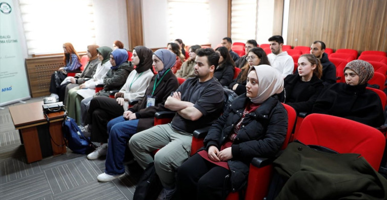 Samsun'da Yeşilay Gönüllüleri AFAD Gönüllüsü Oluyor