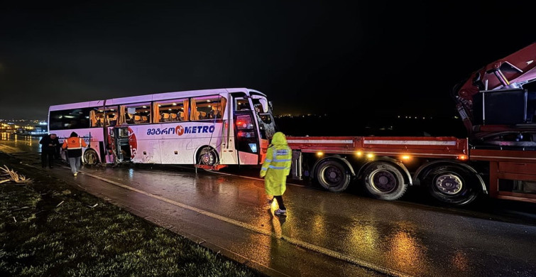 Samsun'da Yolcu Otobüsü Devrildi, 7 Yaralı