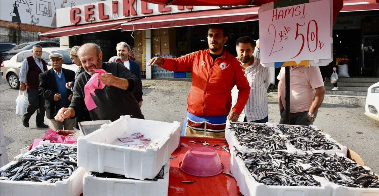 Samsunspor'un Başarısına Hamsi İle Kutlama
