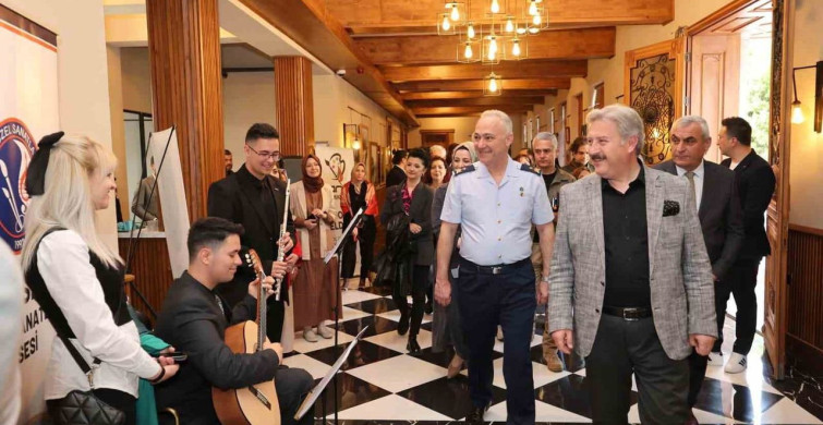 Sanat Melikgazi'de Karma Resim Sergisi Açıldı
