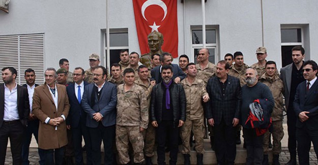 Sanatçılar Mehmetçik'e Destek İçin Hatay Sınırında!