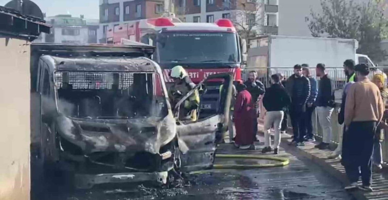 Sancaktepe’de Kamyonette Yangın