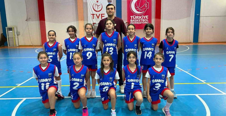 Sanko okulları minik erkek basketbol takımı şampiyon oldu