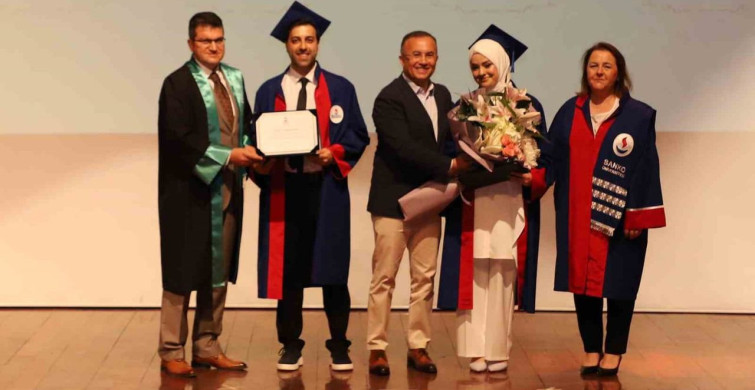 SANKO Üniversitesi tıp fakültesinde mezuniyet coşkusu