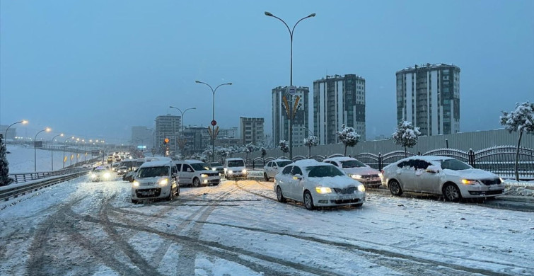 Şanlıurfa ve Malatya'da Etkili Kar Yağışı
