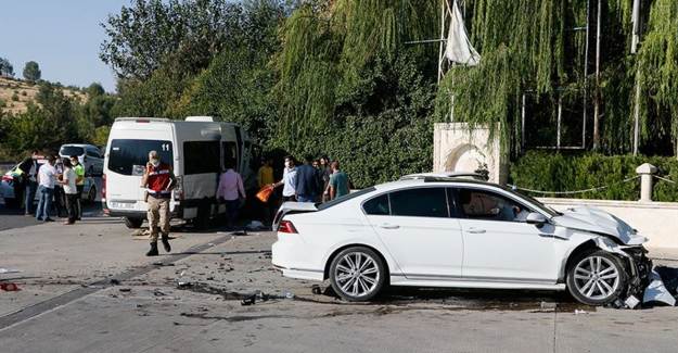 Şanlıurfa'da 15 İşçinin Yaralandığı Trafik Kazası Panik Yarattı