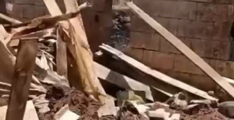Şanlıurfa'da anız yangını, tarım malzemelerini kül etti