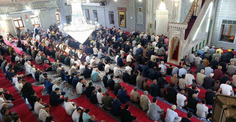 Şanlıurfa'da Bayram Namazı Coşkusu