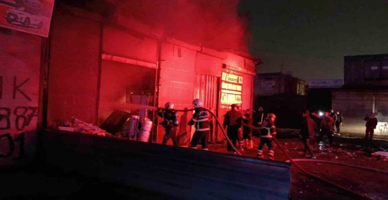 Şanlıurfa'da Hurdacı Dükkanında Yangın Çıktı