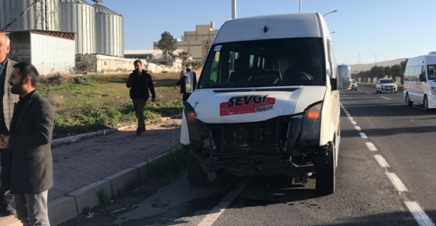 Şanlıurfa'da İşçi Servisleri Çarpıştı! Yaralılar Var