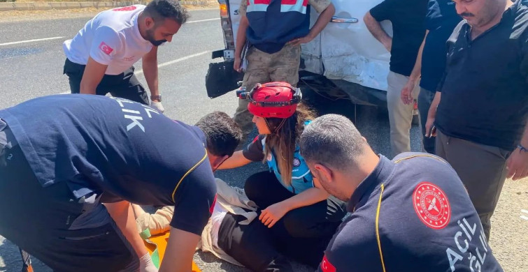 Şanlıurfa'da otomobil yolcu minibüsüne çarptı, 12 kişi yaralandı