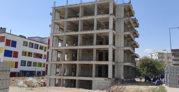 Şanlıurfa'da Standart Dışı Apartman Yıkıldı