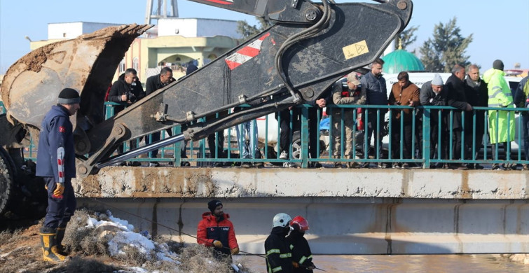 Şanlıurfa'da Sulama Kanalına Düşen Otomobilin Sürücüsü İçin Arama Çalışmaları Durduruldu
