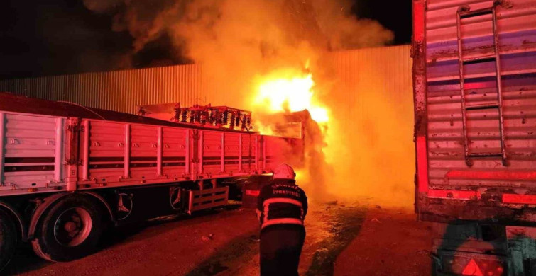 Şanlıurfa'da Tır Garajında Yangın Alarmı