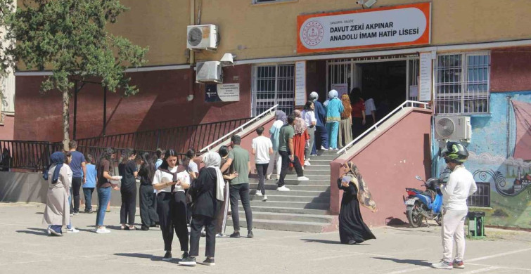 Şanlıurfa'da YKS'nin ilk oturumu TYT başladı
