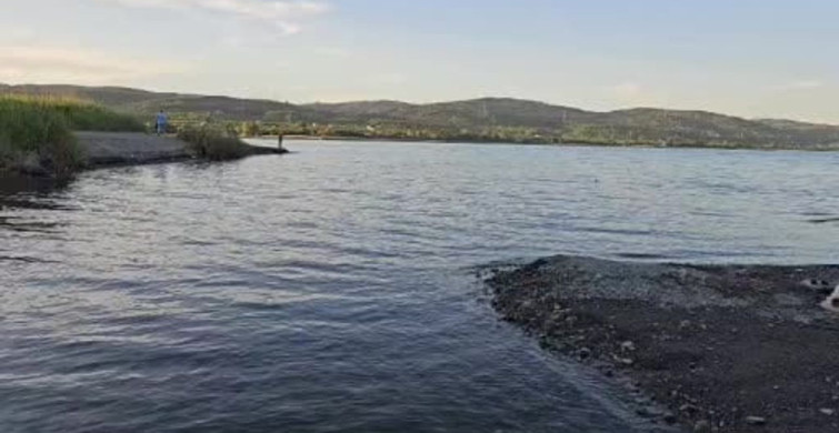 Sapanca gölünde şnorkel ve deniz gözlüğüyle bulunan erkek cesedi inceleniyor