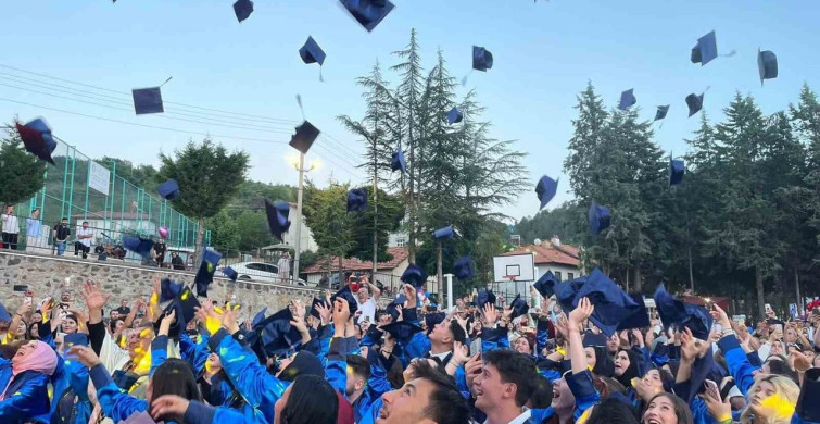 Şaphane MYO'da mezuniyet coşkusu